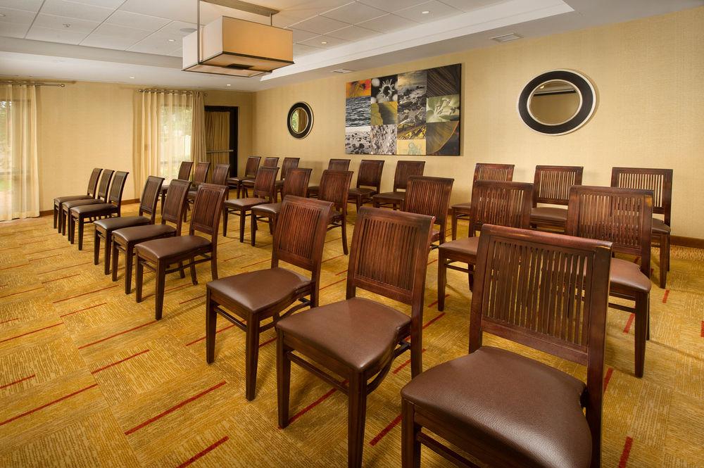 Courtyard By Marriott Waldorf Hotel Exterior photo