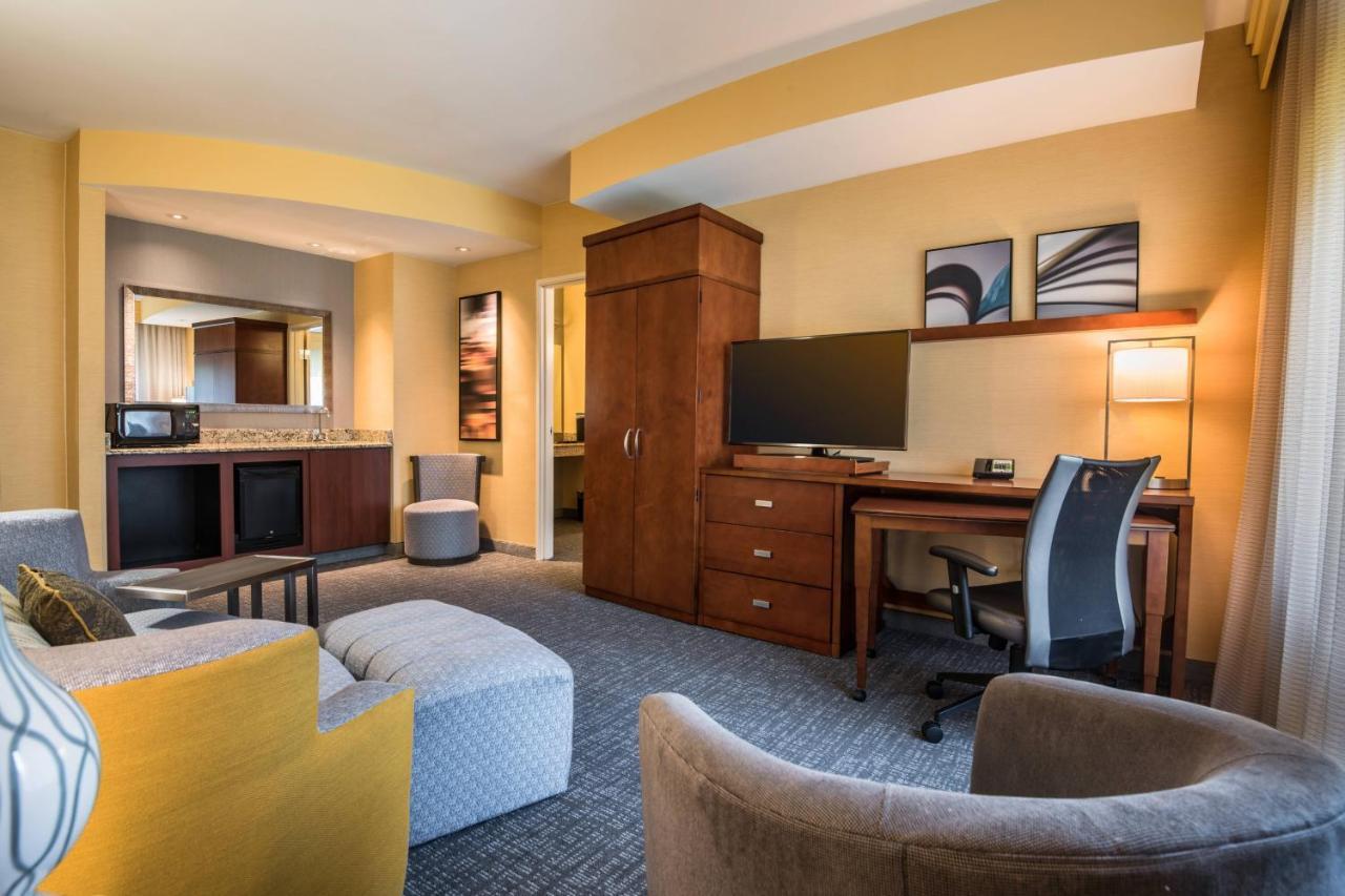 Courtyard By Marriott Waldorf Hotel Exterior photo