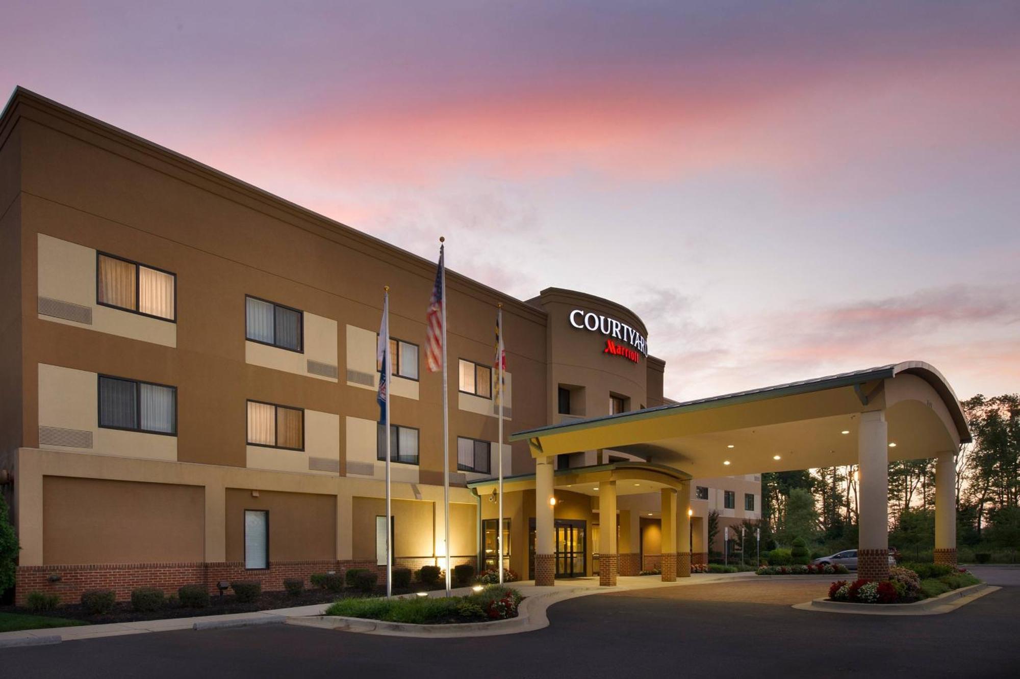 Courtyard By Marriott Waldorf Hotel Exterior photo