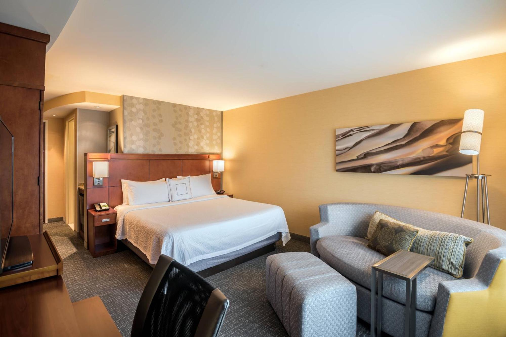 Courtyard By Marriott Waldorf Hotel Exterior photo