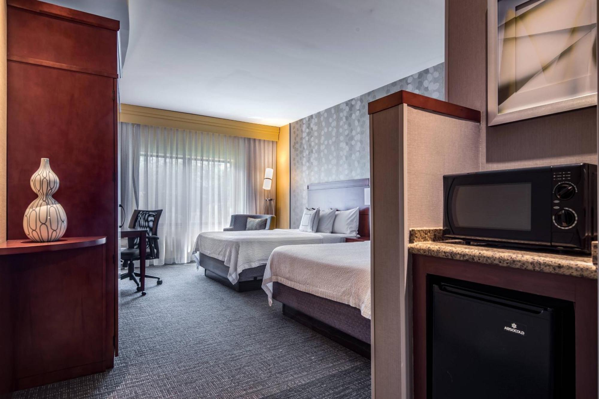 Courtyard By Marriott Waldorf Hotel Exterior photo
