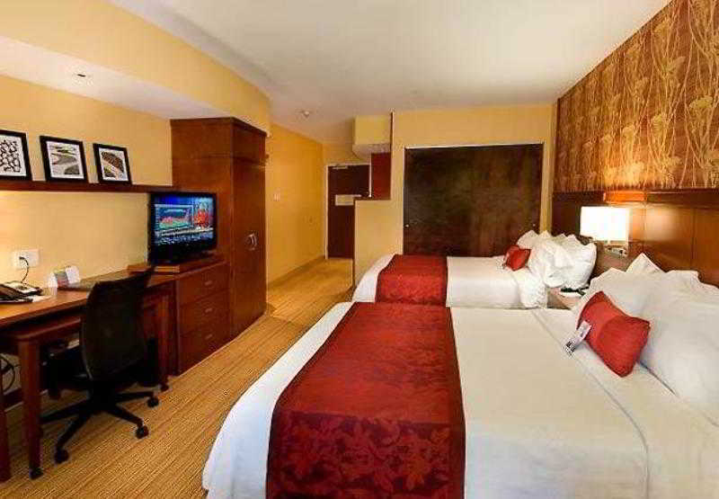 Courtyard By Marriott Waldorf Hotel Exterior photo