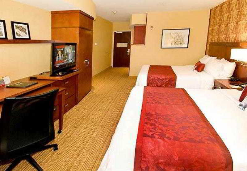 Courtyard By Marriott Waldorf Hotel Exterior photo